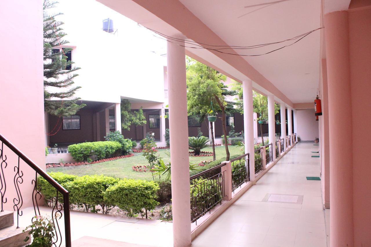 Greenwood Hotel Bhimtal Luaran gambar
